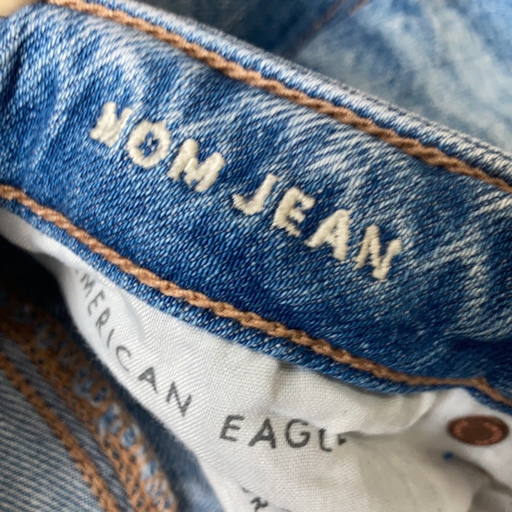 American Eagle Distressed Mom jean size 2 short - Picture 11 of 16